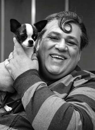 International opera star, bass/bariton Bruno Pratico &quot;is famously associated with his pet chihuahuas,&quot; and so, in the role of Dr. Bartolo in The Barber of ... - chi-BrunoPatico-bea
